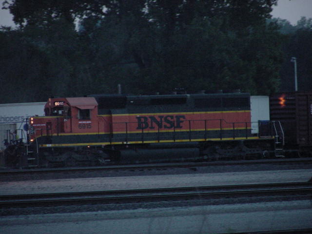 BNSF SD40-2 6915